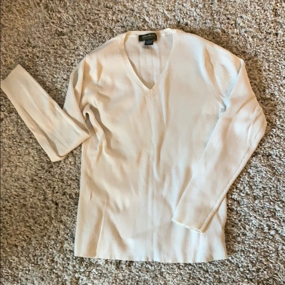 Eddie Bauer V-neck lightweight sweater